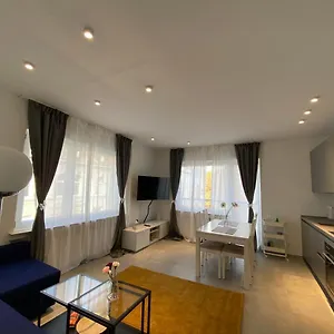https://moderne-apartment-in-cologne-center.topcolognehotels.com